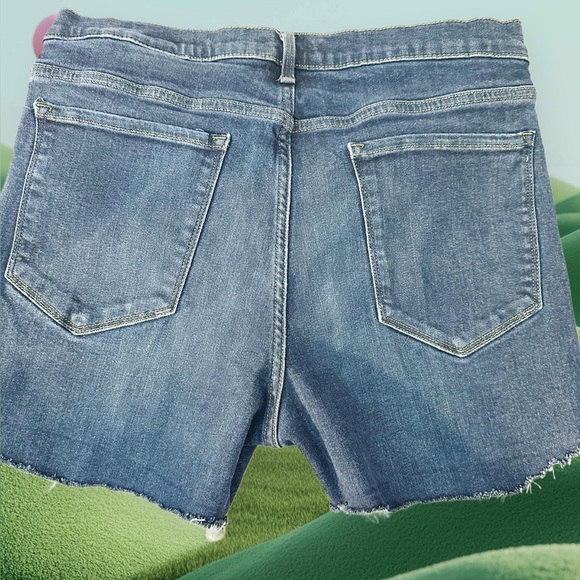 Banana Republic Jeans Shorts Cut-Offs Dark Wash Stretch Denim Size 32 - Picture 2 of 5